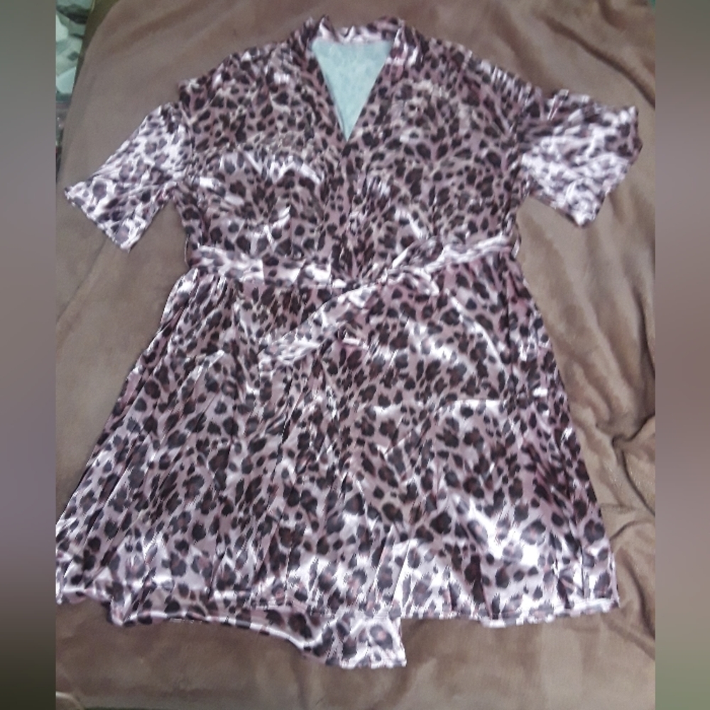 Robe - Picture 6 of 6